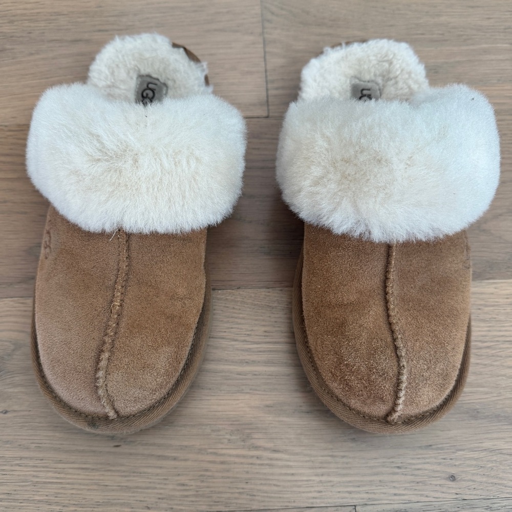 Ugg slippers, Girls Size 4, Chestnut